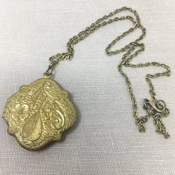 Vintage Hexagonal Ornate Floral Embossed Brass Locket Choker Necklace - Picture 5 of 16